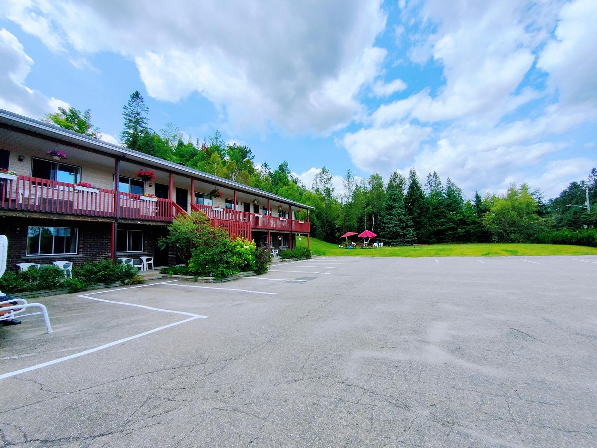 Motel Le Radisson De Val-David Eksteriør bilde