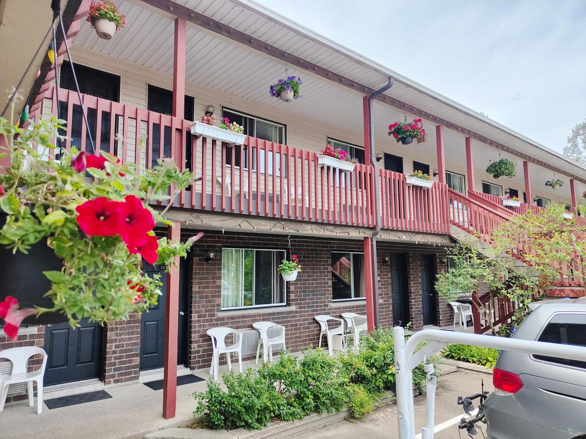 Motel Le Radisson De Val-David Eksteriør bilde
