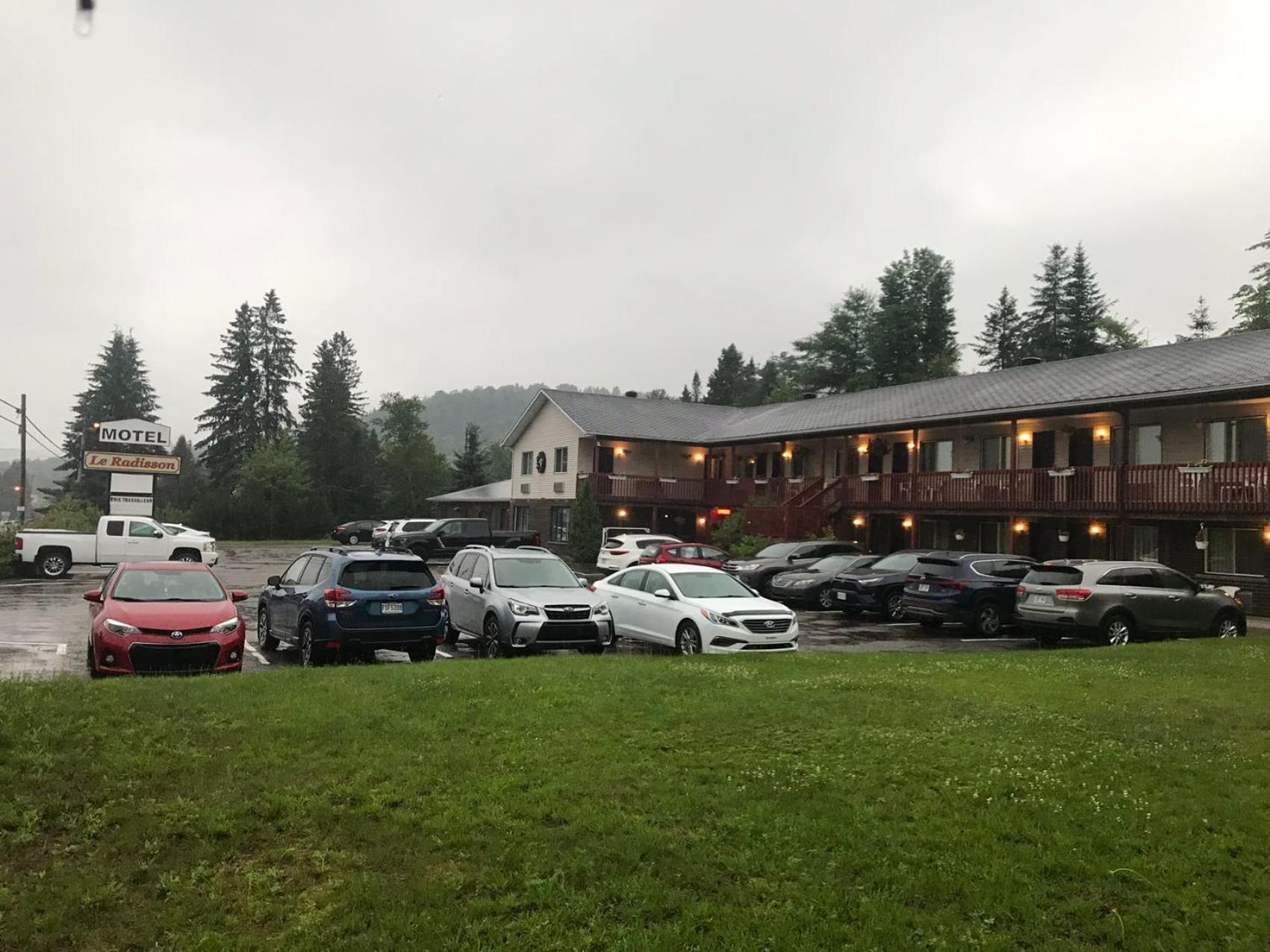 Motel Le Radisson De Val-David Eksteriør bilde