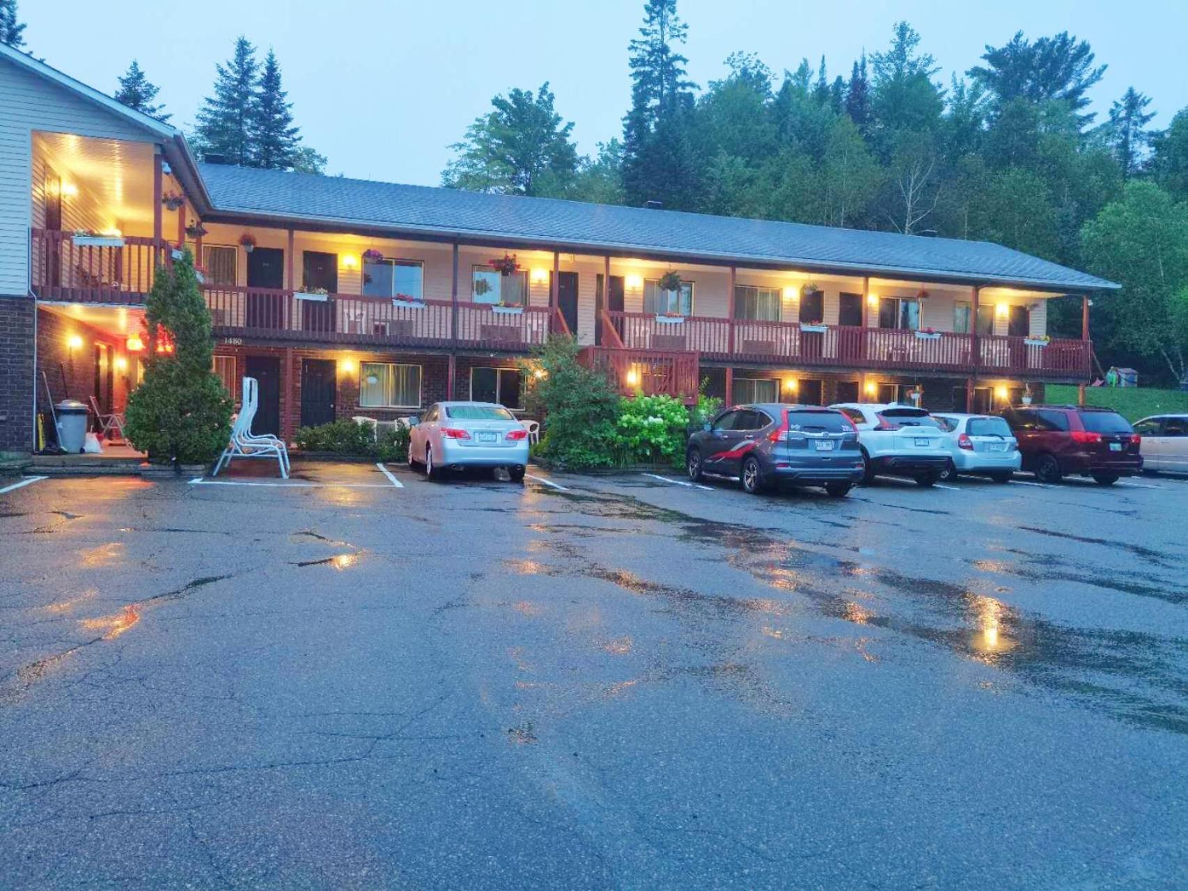 Motel Le Radisson De Val-David Eksteriør bilde